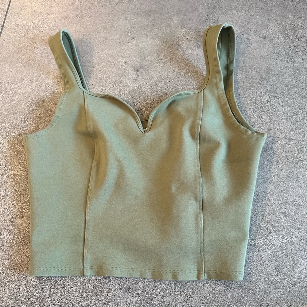 Abercrombie top size M